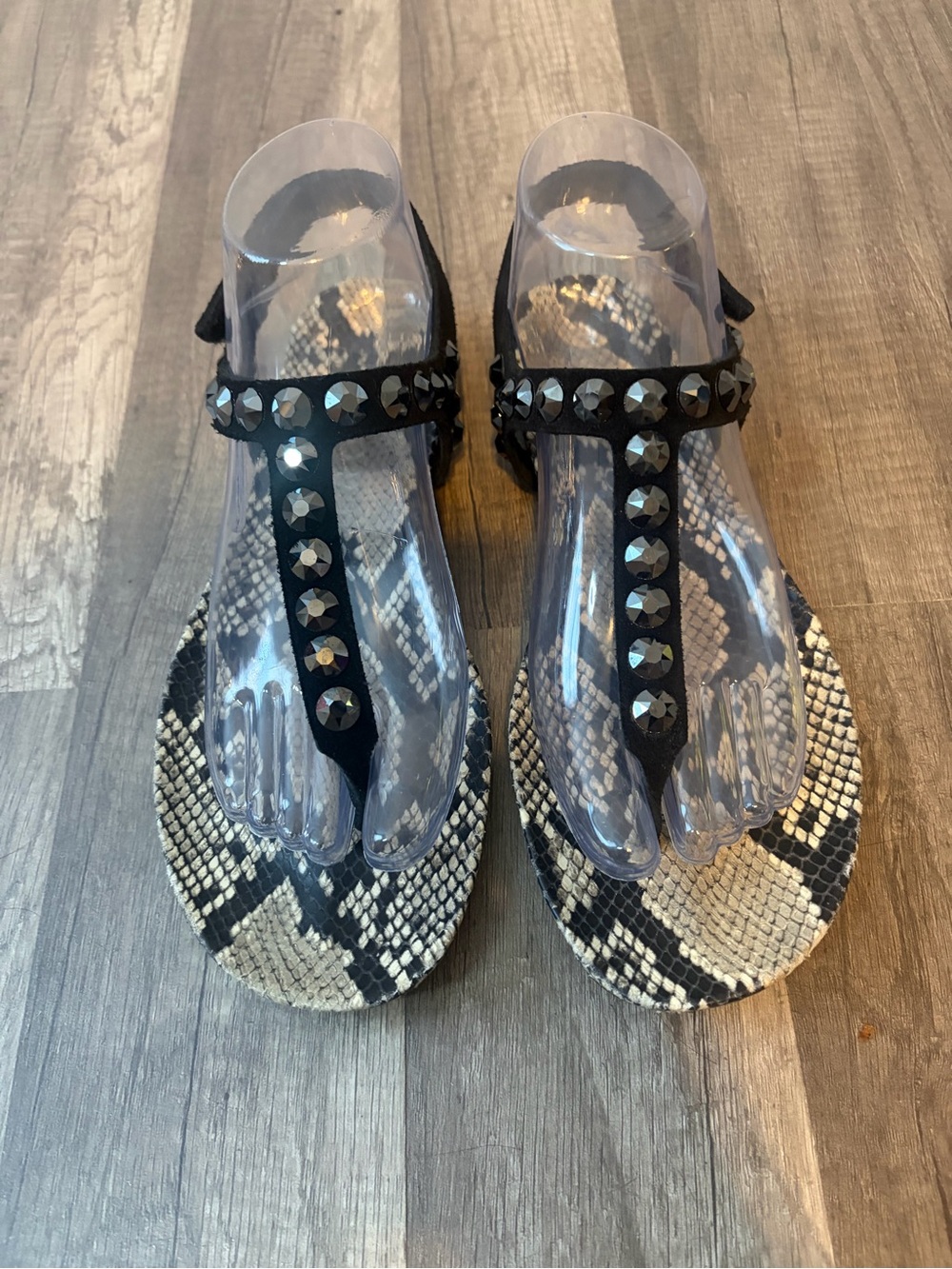 PEDRO GARCÍA
PHYTON
Crystal Embellished T-Strap Thong Sandals - Picture 2 of 7